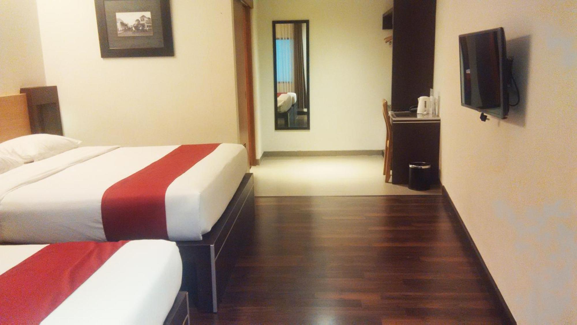 Sukajadi Hotel, Convention And Gallery Бандунг Номер фото